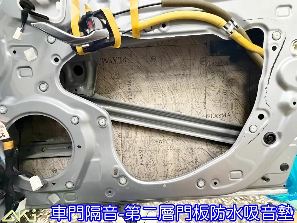 MAZDA 3 3代 車門制震 車門吸音 車門內部隔音結構 門板隔音工程 車門制震墊 門板制震處理 車門鈑金制震 車門共鳴抑制 車門卡扣 車門異音