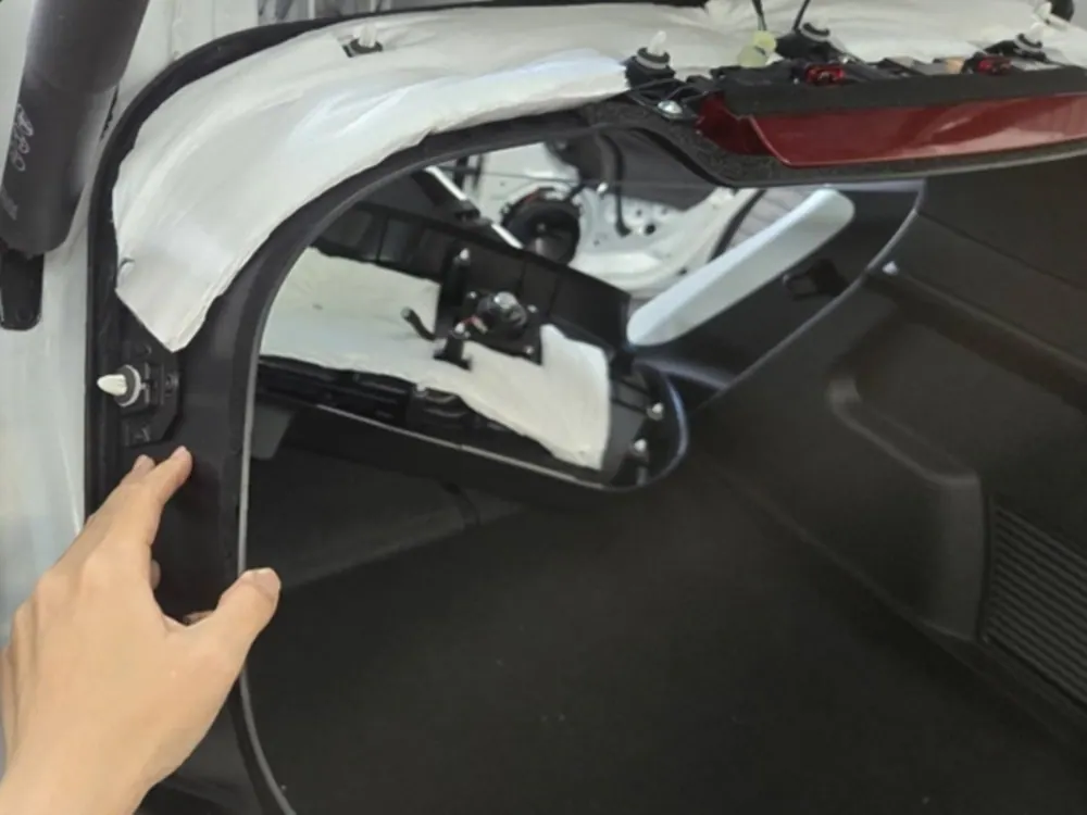 FOXTRON BRIA 車門卡扣加強 車門卡扣更換,車門卡扣老化,車門卡扣鬆動,車門卡扣斷裂,車門異音,車門異音改善,車門異音處理,門板異音,門板異音改善,車門塑膠聲,門板塑膠聲,車門共振,車門共振改善