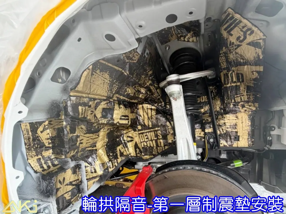 LEXUS IS 4代 輪拱隔音 輪拱制震隔音 輪拱制震處理 輪拱吸音棉配置 輪拱隔音完成 四輪隔音 輪拱路噪改善