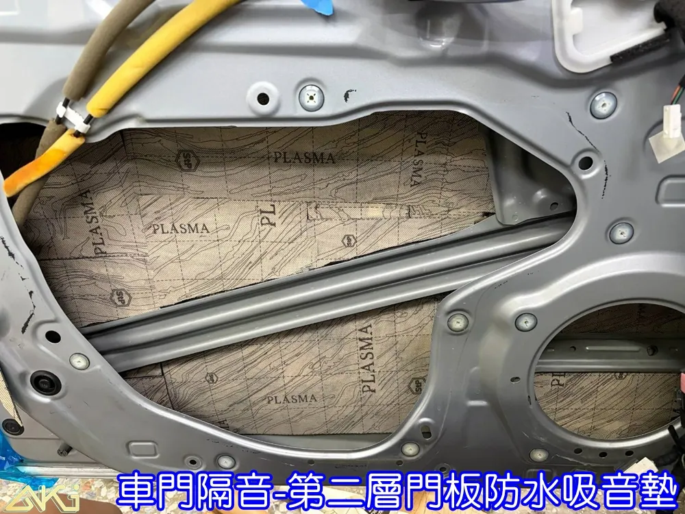 MAZDA 3 3代 車門制震 車門吸音 車門內部隔音結構 門板隔音工程 車門制震墊 門板制震處理 車門鈑金制震 車門共鳴抑制 車門卡扣 車門異音