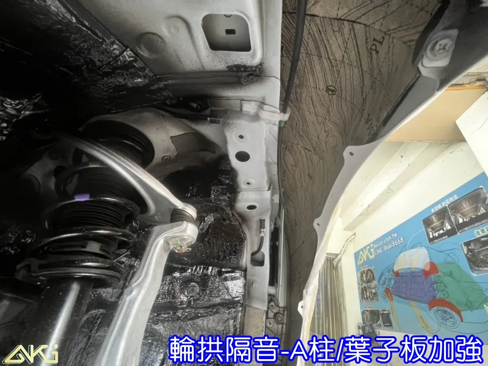 LEXUS IS 4代 輪拱隔音 輪拱制震隔音 輪拱制震處理 輪拱吸音棉配置 輪拱隔音完成 四輪隔音 輪拱路噪改善