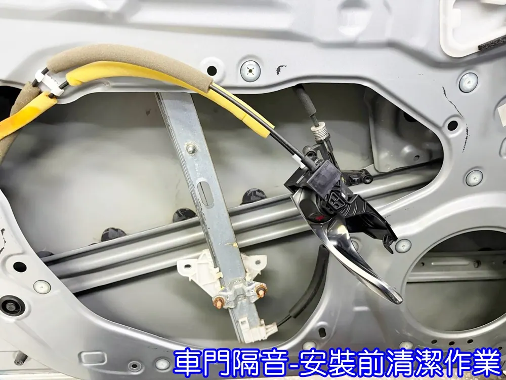 MAZDA 3 3代 車門制震 車門吸音 車門內部隔音結構 門板隔音工程 車門制震墊 門板制震處理 車門鈑金制震 車門共鳴抑制 車門卡扣 車門異音