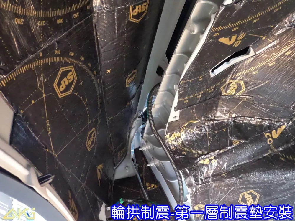 TESLA MODEL Y 四輪隔音 特斯拉 MY 輪拱制震 胎噪聲 輪拱隔音 四輪制震 輪胎噪音 隔音有效 隔音效果 制震墊 汽車隔音 車體隔音 共鳴 粗糙路 高速 全車隔音 輕量 羽靜 吸音棉 隔音棉