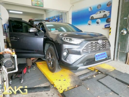 TOYOTA RAV4 5代 全車隔音-車門制震台中 aki汽車隔音 安裝 車門制震 隔音施工 4車門 AKIcar 隔音材 制震消音墊 防潮隔音棉 隔音升級 制震墊 全車隔音 加強隔音 改裝音響 隔音diy STP