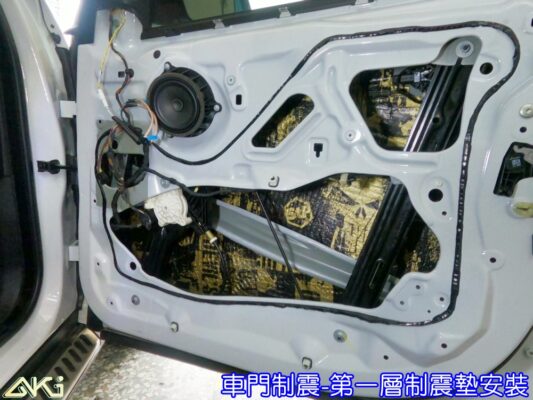 BMW F15 X5 車門隔音 車門音響 車外噪音 AKI隔音 車門制震 車門異音 隔音施工 制震墊 4車門 隔音材 制震消音墊 汽車隔音改裝 隔音效果 汽車隔音材料 改裝音響 隔音diy STP