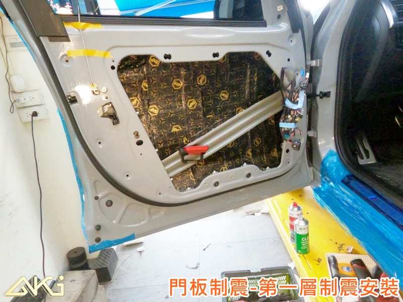 BMW G01 X3 車門隔音 車門音響 寶馬 車外噪音 台中汽車隔音 車門制震 車門異音 隔音施工 制震墊 4車門 隔音材 制震消音墊 汽車隔音改裝 隔音效果 汽車隔音材料 改裝音響 隔音diy STP