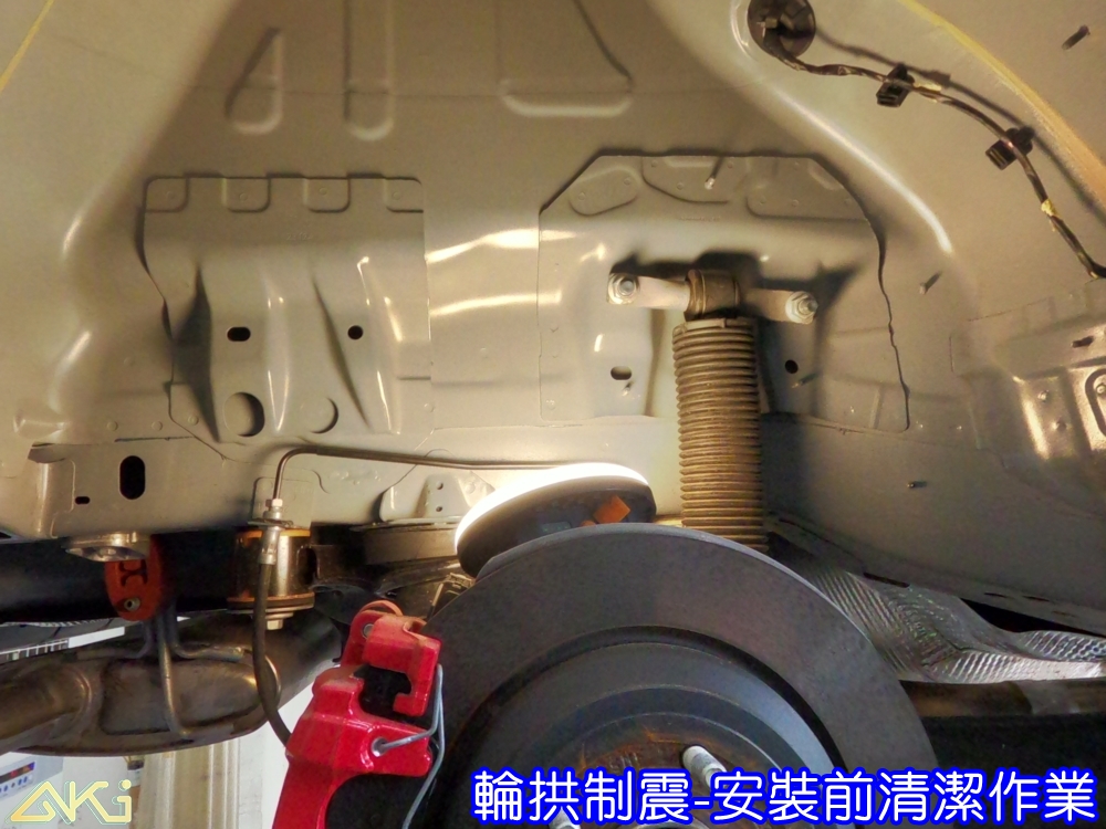 FORD FOCUS WAGON 四輪隔音 台中汽車隔音 輪拱制震 胎噪聲 輪拱隔音 四輪制震 輪胎噪音 隔音有效 隔音效果 制震墊 汽車隔音 車體隔音 共鳴 粗糙路 高速 全車隔音 輕量 吸音棉 隔音棉 STP