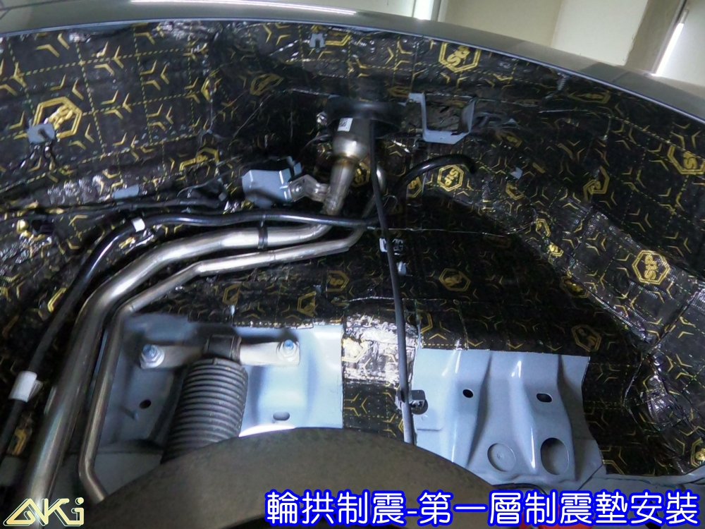 FORD FOCUS WAGON 四輪隔音 台中汽車隔音 輪拱制震 胎噪聲 輪拱隔音 四輪制震 輪胎噪音 隔音有效 隔音效果 制震墊 汽車隔音 車體隔音 共鳴 粗糙路 高速 全車隔音 輕量 吸音棉 隔音棉 STP