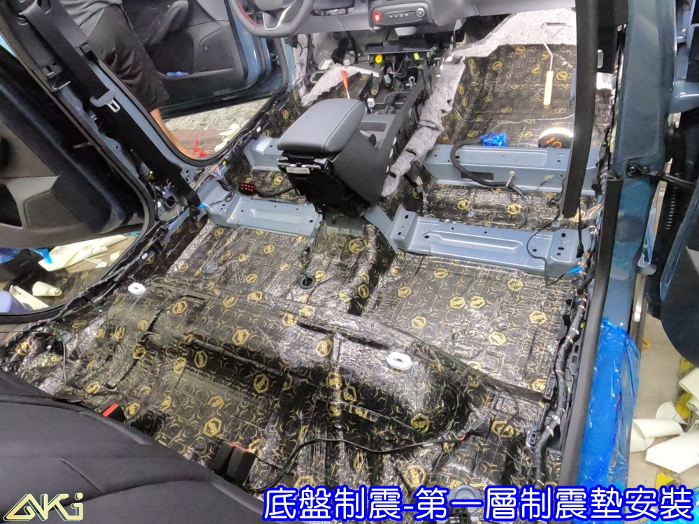 FORD FOCUS WAGON 底盤隔音 福特ACTIVE ST 車廂隔音 底盤制震 車內地毯 車內共鳴 底盤噪音 輪胎噪音 底盤加強 車體隔音 板金薄 高速噪音 車箱隔音 降低噪音 轟轟聲 全車隔音 制震墊 吸音棉