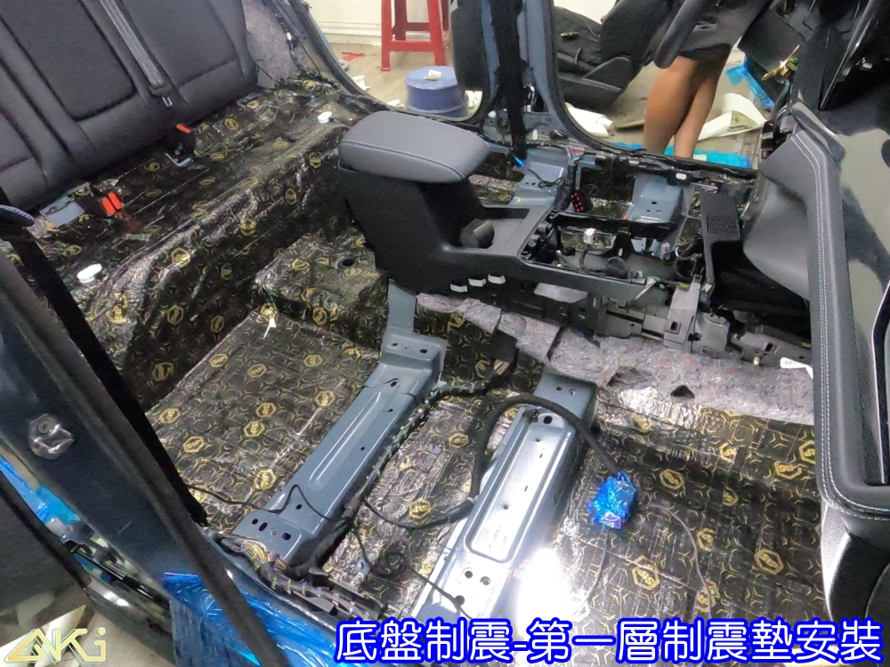 FORD FOCUS WAGON 底盤隔音 福特ACTIVE ST 車廂隔音 底盤制震 車內地毯 車內共鳴 底盤噪音 輪胎噪音 底盤加強 車體隔音 板金薄 高速噪音 車箱隔音 降低噪音 轟轟聲 全車隔音 制震墊 吸音棉