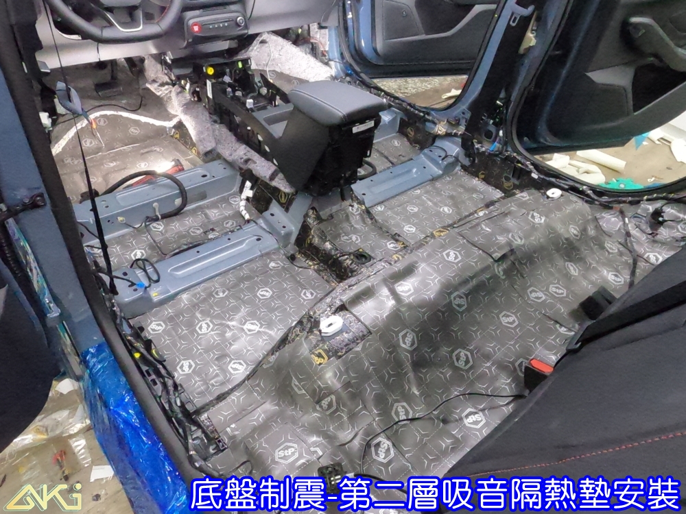 FORD FOCUS WAGON 底盤隔音 福特ACTIVE ST 車廂隔音 底盤制震 車內地毯 車內共鳴 底盤噪音 輪胎噪音 底盤加強 車體隔音 板金薄 高速噪音 車箱隔音 降低噪音 轟轟聲 全車隔音 制震墊 吸音棉