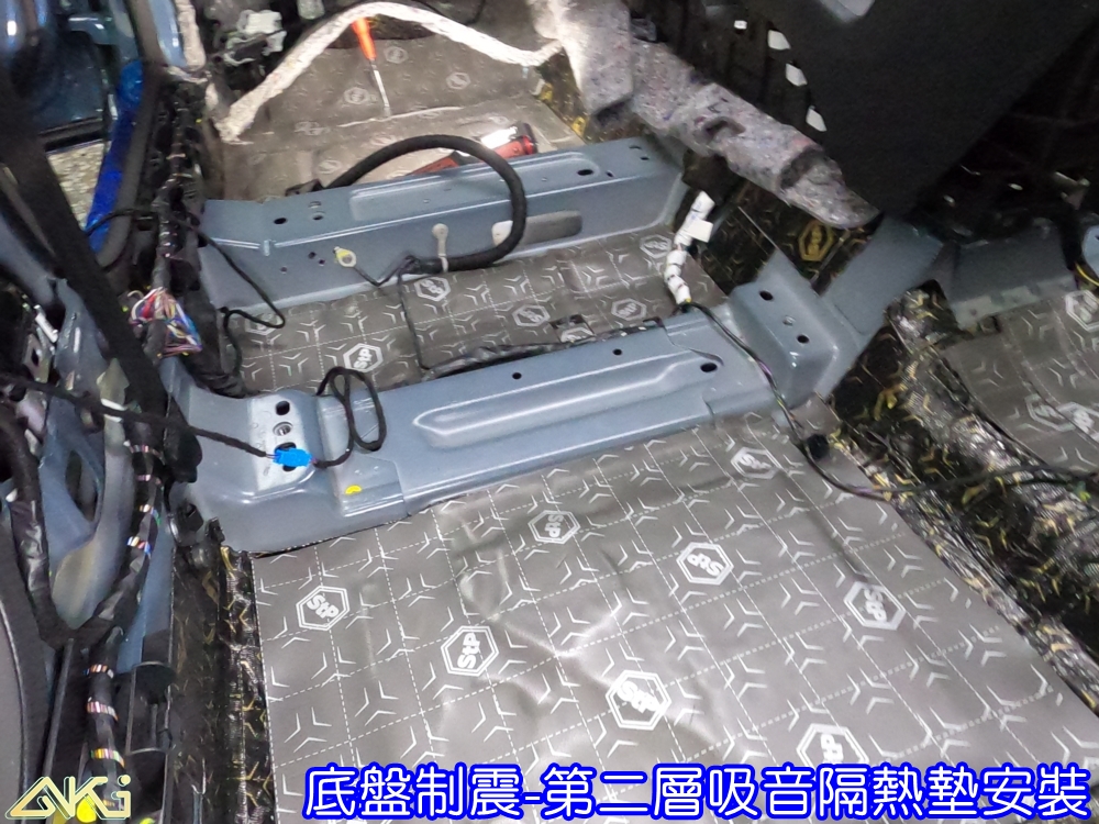 FORD FOCUS WAGON 底盤隔音 福特ACTIVE ST 車廂隔音 底盤制震 車內地毯 車內共鳴 底盤噪音 輪胎噪音 底盤加強 車體隔音 板金薄 高速噪音 車箱隔音 降低噪音 轟轟聲 全車隔音 制震墊 吸音棉