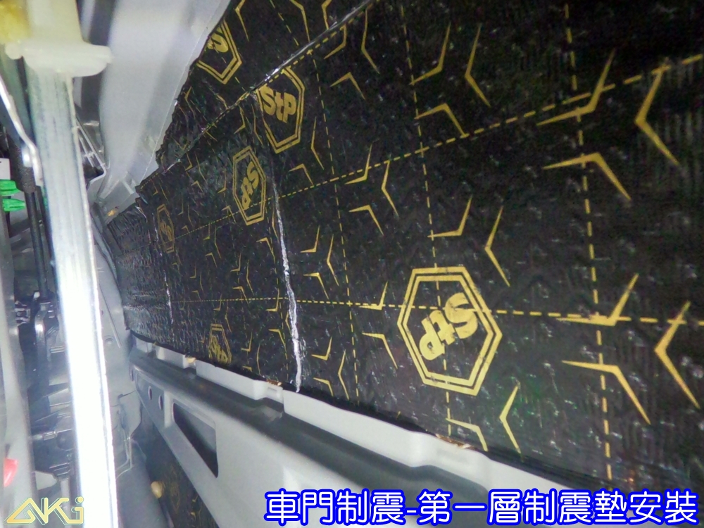 LEXUS NX 四門隔音 200 350 450 車門音響 車外噪音 車門制震 車門異音 隔音施工 制震墊 車門制震 隔音材 制震消音墊 汽車隔音改裝 隔音效果 汽車隔音材料 改裝音響 隔音diy STP