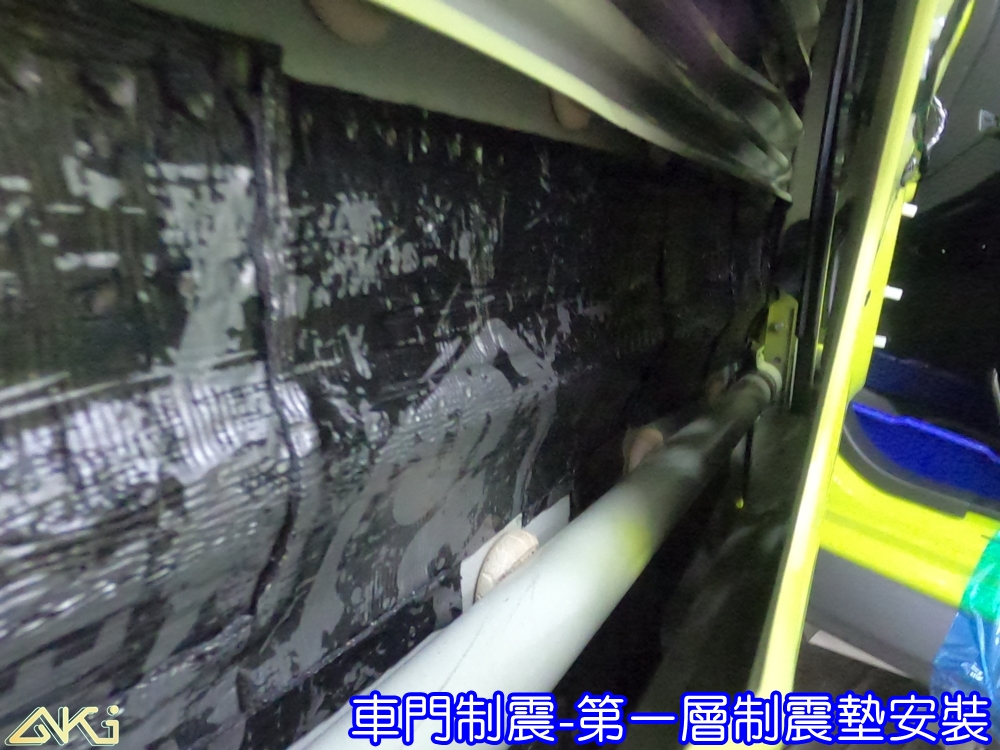 SUZUKI JIMNY 4代 車門隔音 吉米 車門音響 車外噪音 台中汽車隔音 車門制震 車門異音 隔音施工 制震墊 4車門 隔音材 制震消音墊 汽車隔音改裝 隔音效果 汽車隔音材料 改裝音響