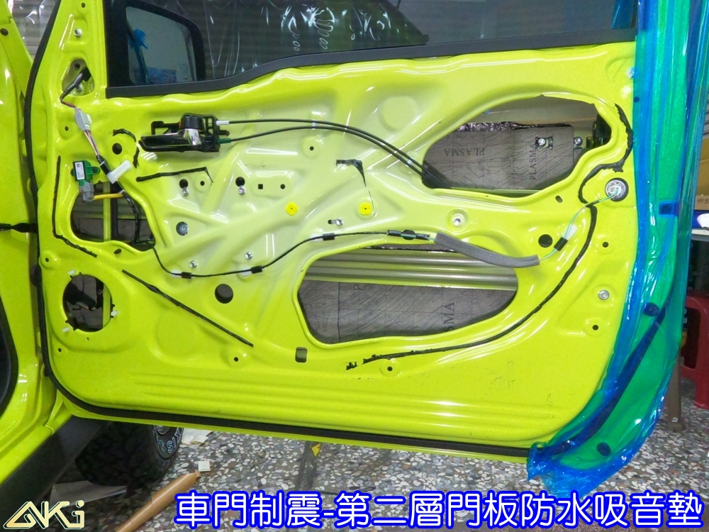 SUZUKI JIMNY 4代 車門隔音 吉米 車門音響 車外噪音 台中汽車隔音 車門制震 車門異音 隔音施工 制震墊 4車門 隔音材 制震消音墊 汽車隔音改裝 隔音效果 汽車隔音材料 改裝音響