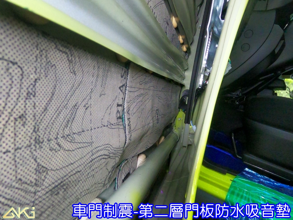 SUZUKI JIMNY 4代 車門隔音 吉米 車門音響 車外噪音 台中汽車隔音 車門制震 車門異音 隔音施工 制震墊 4車門 隔音材 制震消音墊 汽車隔音改裝 隔音效果 汽車隔音材料 改裝音響