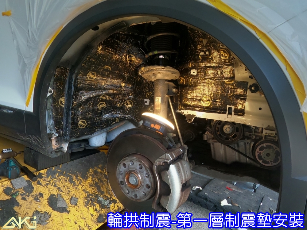 VW CADDY 5代 輪拱隔音 福斯 MAXI VAN 台中汽車隔音 輪拱制震 胎噪聲 四輪隔音 四輪制震 輪胎噪音 隔音有效 隔音效果 制震墊 汽車隔音 車體隔音 共鳴 粗糙路 全車隔音 輕量 吸音棉 隔音棉