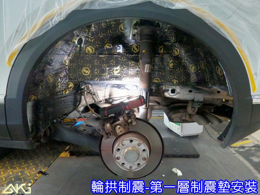 VW CADDY 5代 輪拱隔音 福斯 MAXI VAN 台中汽車隔音 輪拱制震 胎噪聲 四輪隔音 四輪制震 輪胎噪音 隔音有效 隔音效果 制震墊 汽車隔音 車體隔音 共鳴 粗糙路 全車隔音 輕量 吸音棉 隔音棉