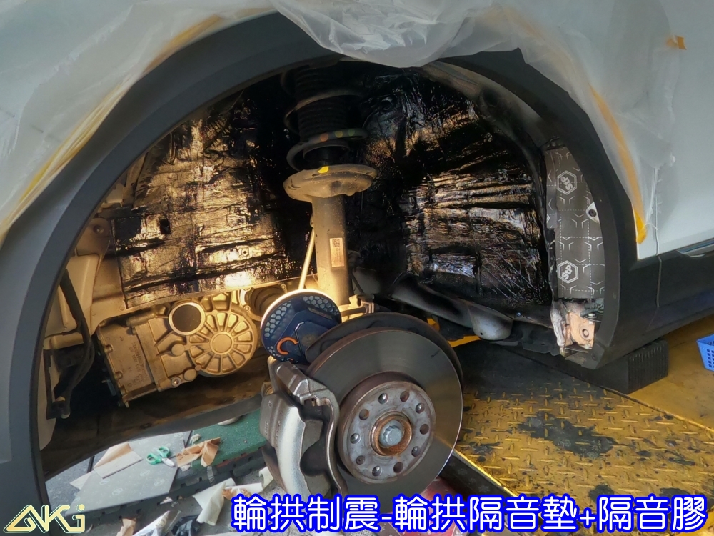 VW CADDY 5代 輪拱隔音 福斯 MAXI VAN 台中汽車隔音 輪拱制震 胎噪聲 四輪隔音 四輪制震 輪胎噪音 隔音有效 隔音效果 制震墊 汽車隔音 車體隔音 共鳴 粗糙路 全車隔音 輕量 吸音棉 隔音棉