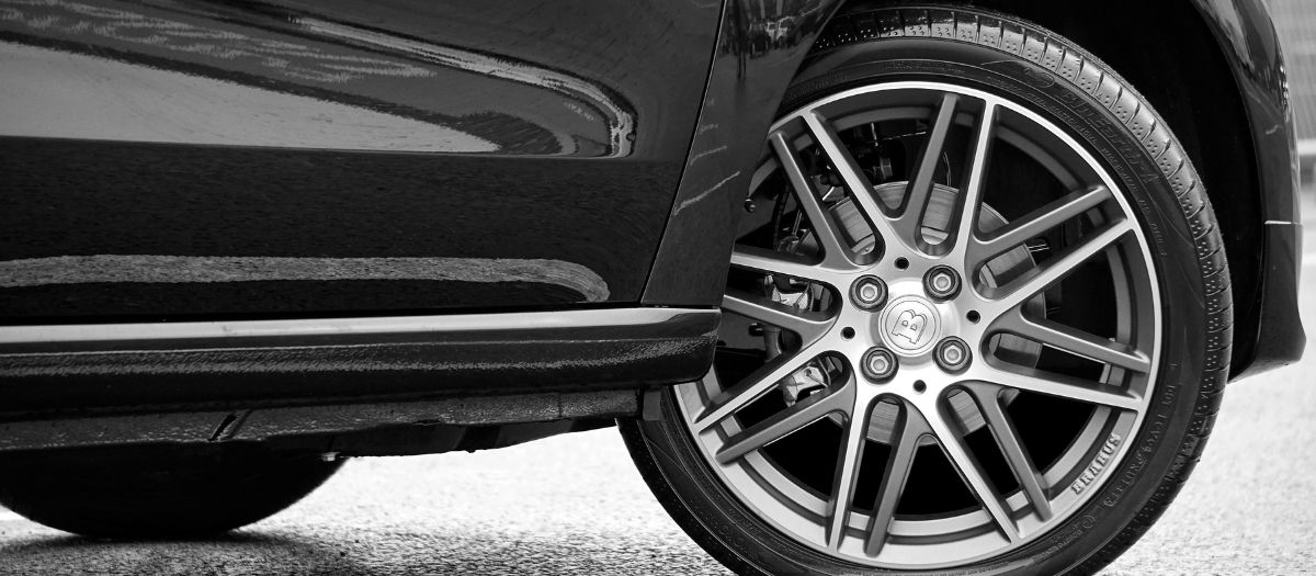 輪胎胎壓對了 行車更穩 噪音更小 胎壓 胎壓建議 正確胎壓 胎壓過高 胎壓過低 車內共鳴 輪胎噪音 輪胎摩擦 輪拱 胎噪降低 胎壓檢測 爆胎 胎壓安全 省油 夏天 冬天 車門 底盤 台中汽車隔音